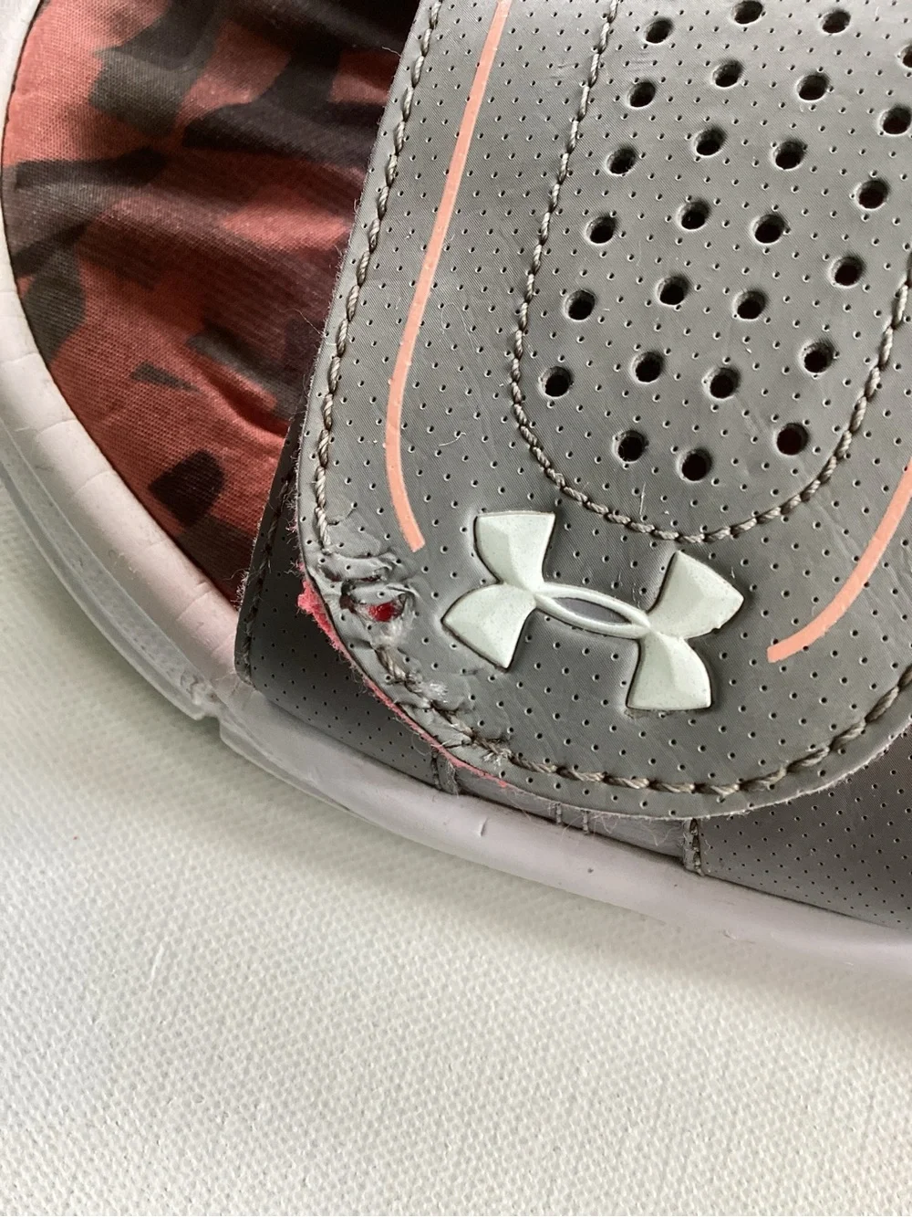 Under Armour sporty slide